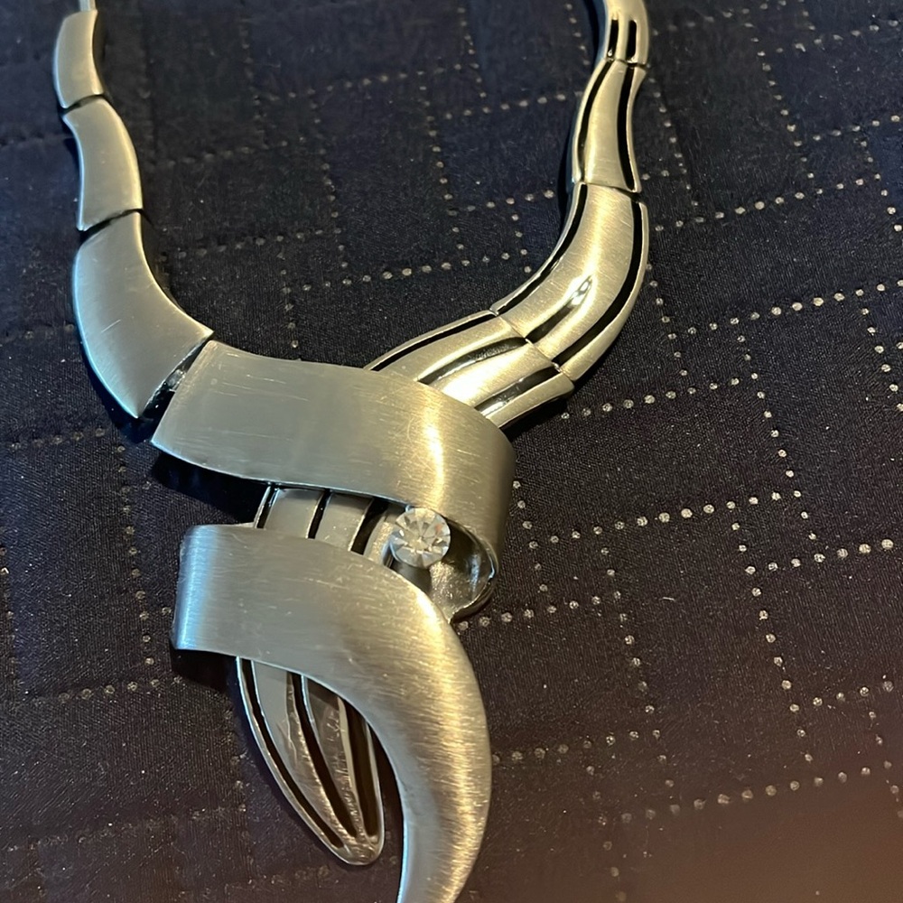 Gorgeous necklace silver